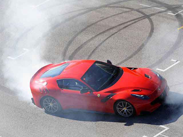 فراری F12-02